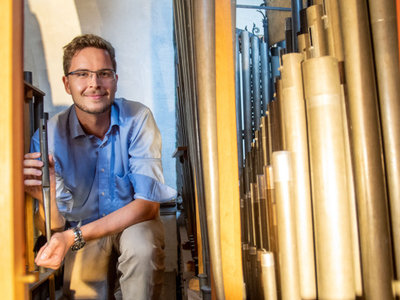 Niklas Piel, Kirchenmusiker in der Pfarrei Sankt Mauritz in Münster, Foto: Bischöfliche Pressestelle/Ann-Christin Ladermann 