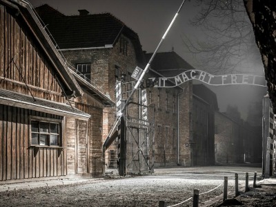 Das Eingangstor zum Stammlager Auschwitz 1
