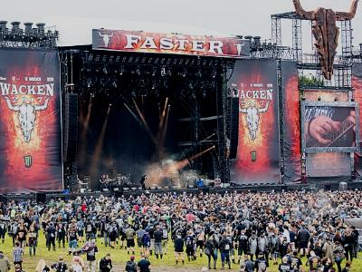 eine Hauptbühne beim Wacken Open Air 2017