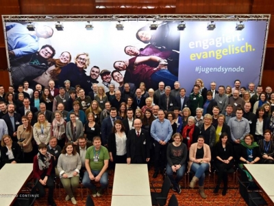 Gruppenfoto mit allen Teilnehmern der rheinischen Jugendsynode 2019