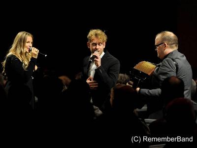 drei Musiker bei einem Konzert