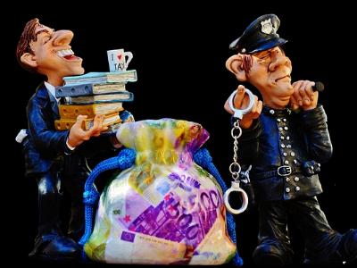 Puppen: Polizei verhaftet Steuerhinterzieher