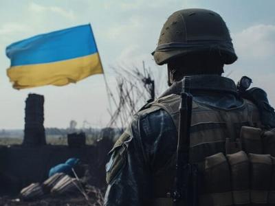 Soldat von hinten, im Hintergrund ukrainische Flagge