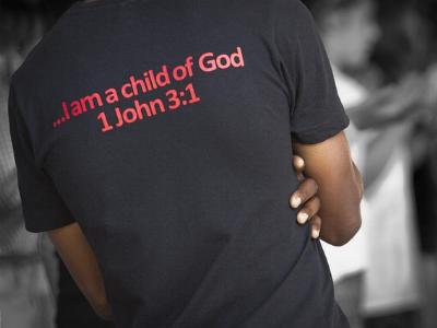 Foto: Pixabay T-Shirt mit Aufdruck 'Ich bin ein Kind Gottes'